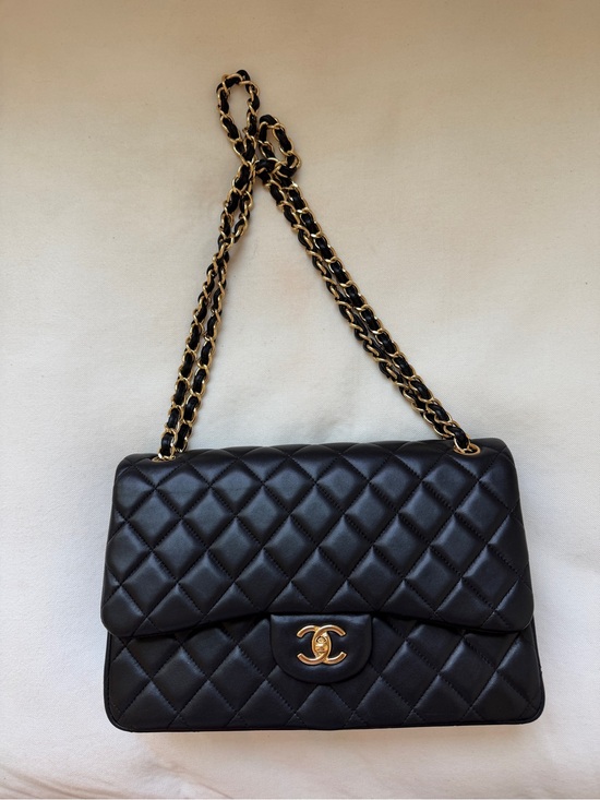 CHANEL Handbags - CHANEL Jumbo (large) classic flap lambskin